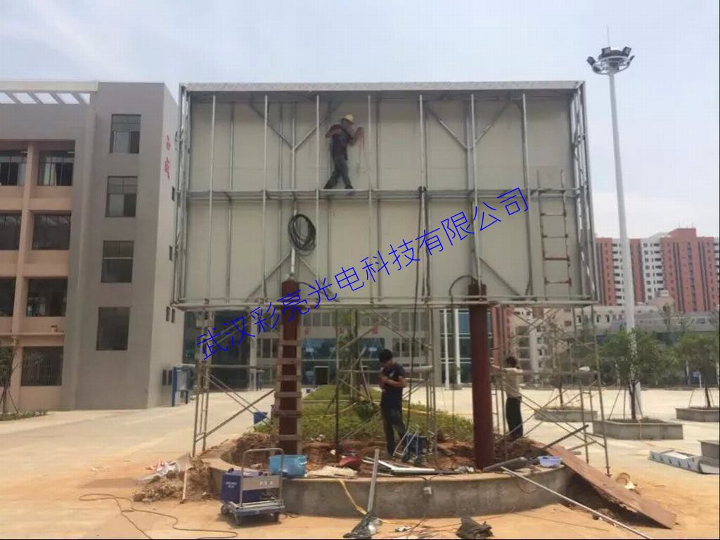 黄州中学P10双立柱全彩显示屏