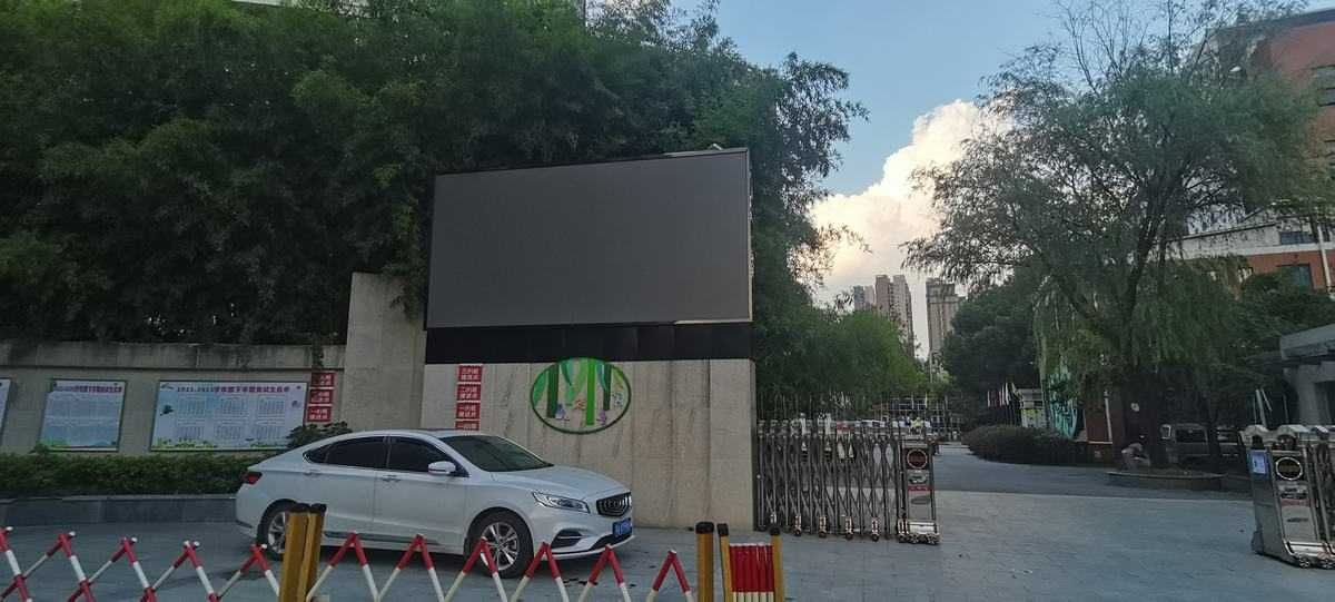 户外P2.5全彩LED显示屏案例4.jpg