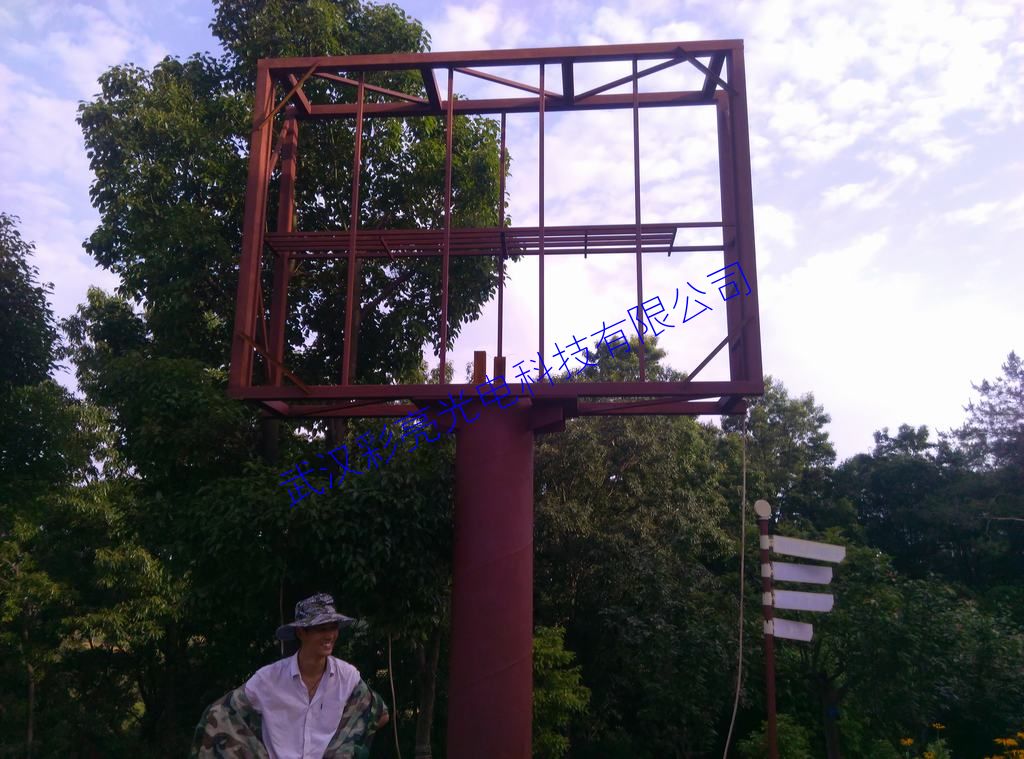 荆门避暑山庄P10全彩单立柱显示屏