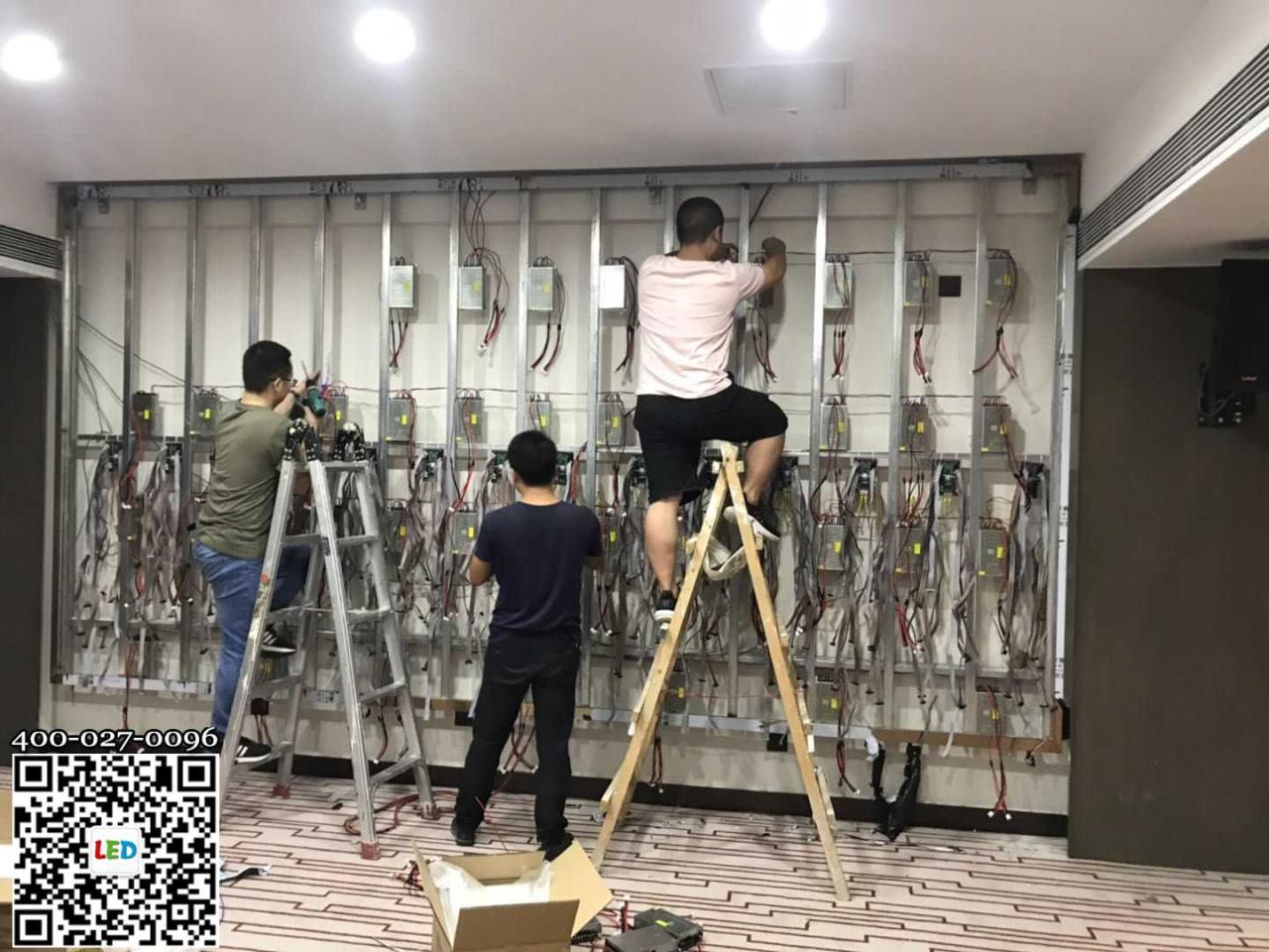 室内P2.5高刷安装1.jpg