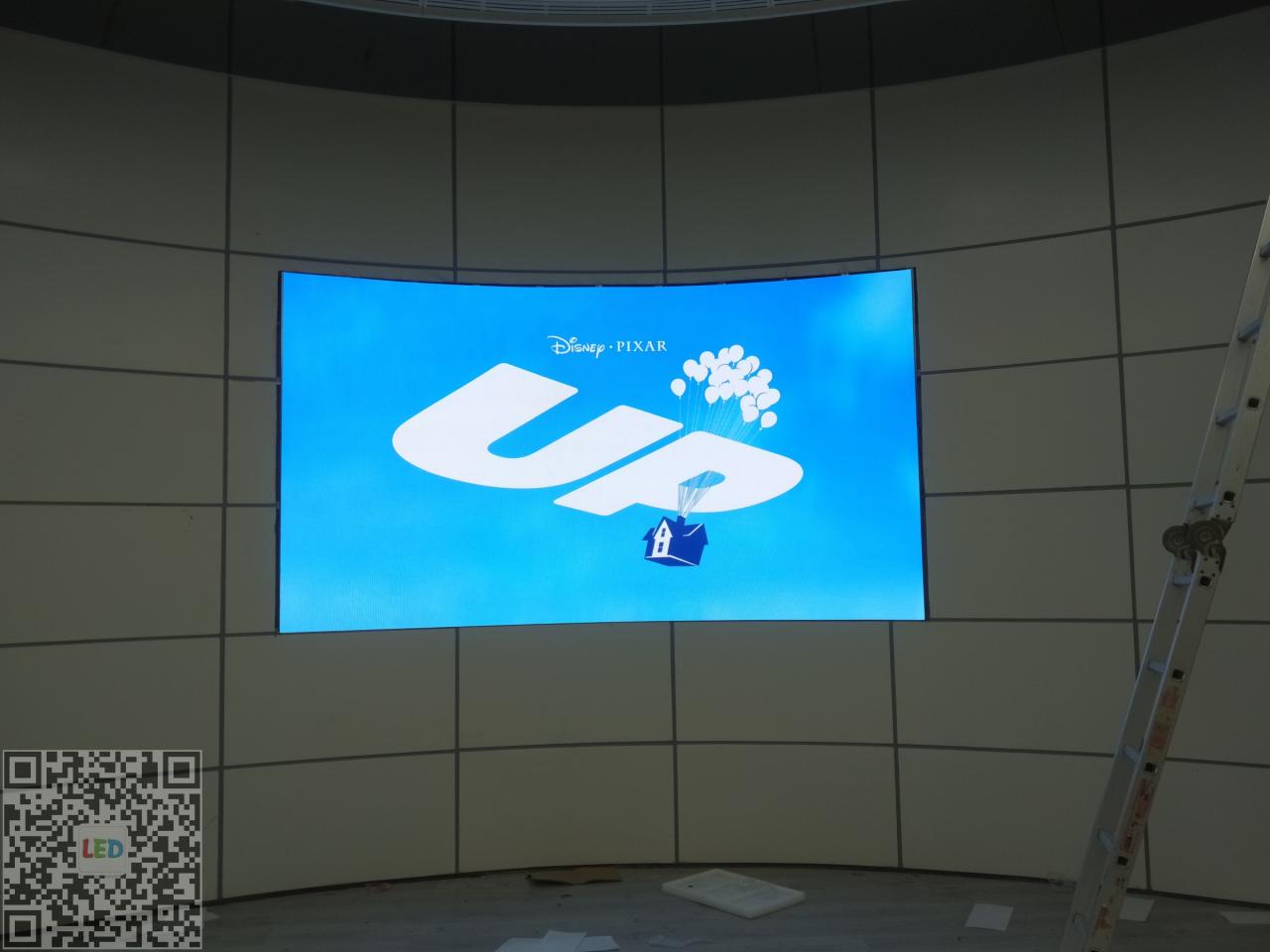 图书馆弧形软板P2全彩屏