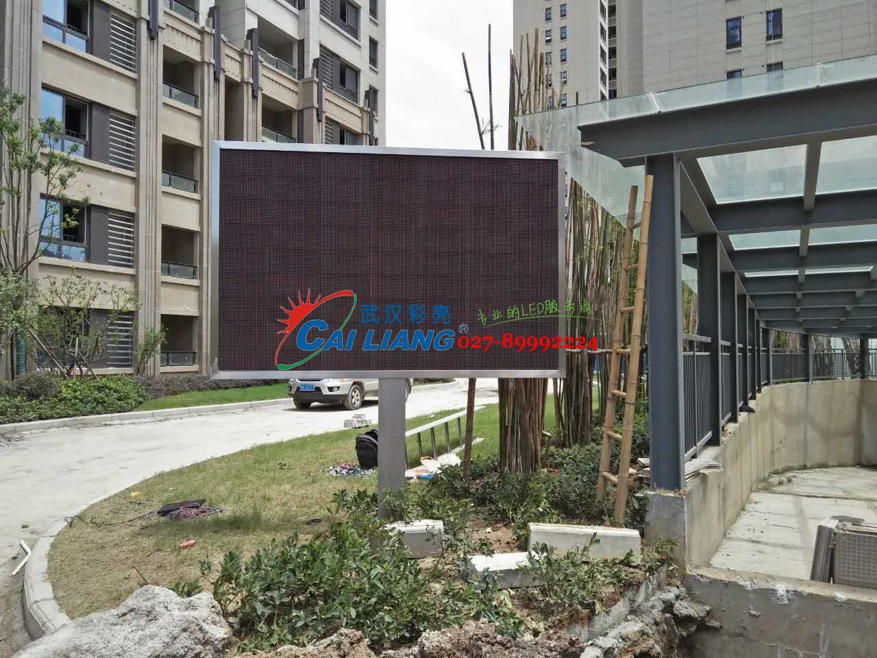 全户外防水箱体屏4.jpg