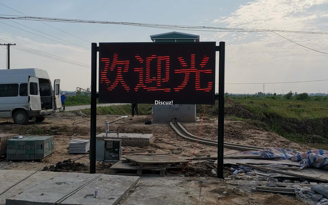 洪湖户外双立柱全户外防水箱体单色led显示屏