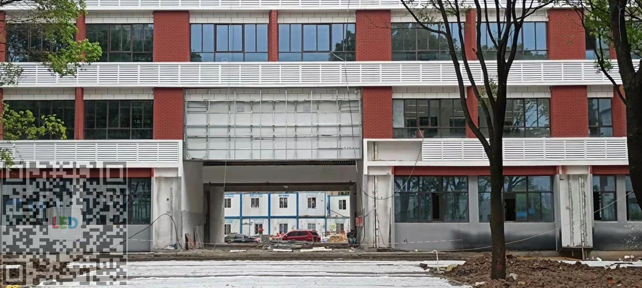 学校户外P4全彩显示屏