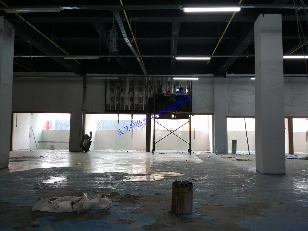 新琪安物流园区室内P4全彩显示屏案例