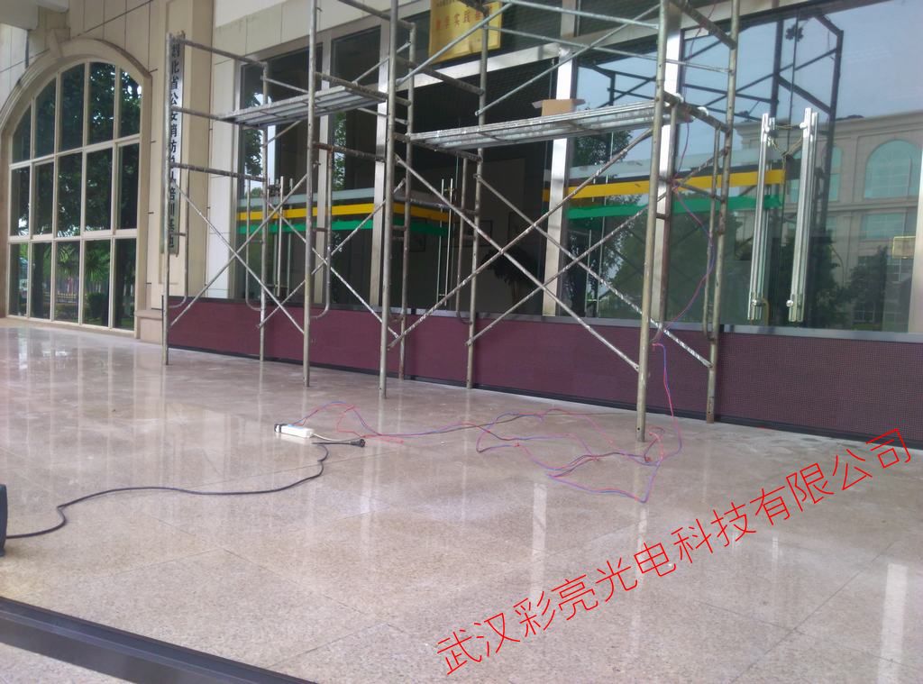 消防队门头P10单红半户外显示屏